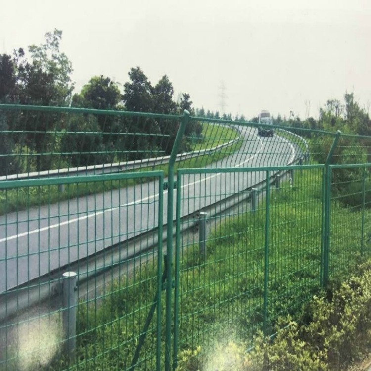 振鼎 低碳铁丝 东北三省 高速公路护栏 高速公路护栏网 喷塑护栏网4