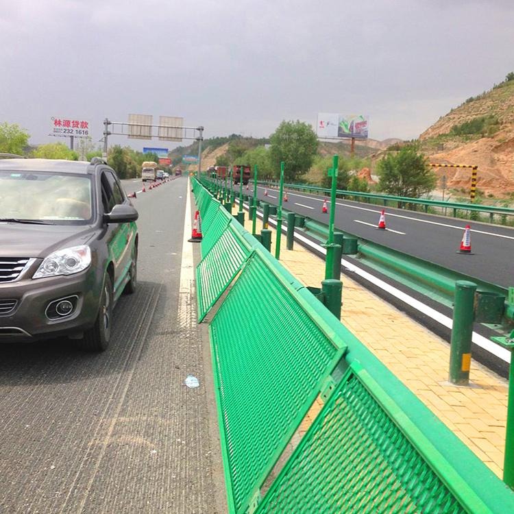 振鼎 低碳铁丝 东北三省 高速公路护栏 高速公路护栏网 喷塑护栏网3