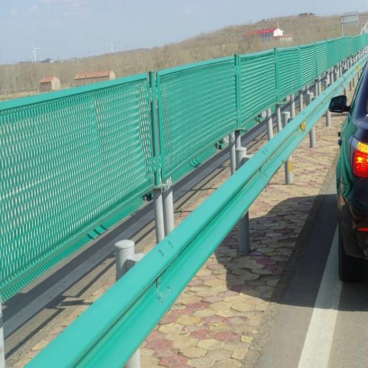 振鼎 低碳铁丝 东北三省 高速公路护栏 高速公路护栏网 喷塑护栏网2