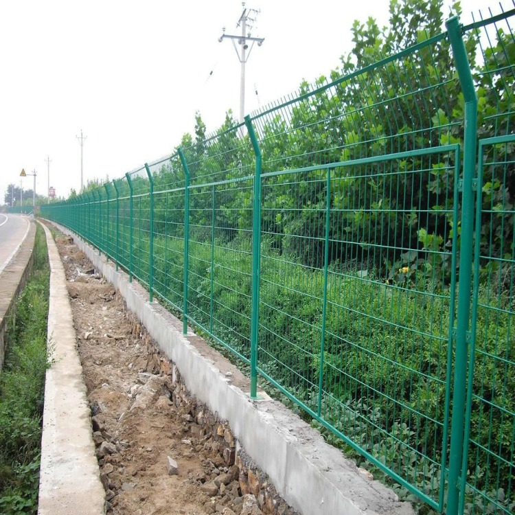 振鼎 低碳铁丝 东北三省 高速公路护栏 高速公路护栏网 喷塑护栏网1