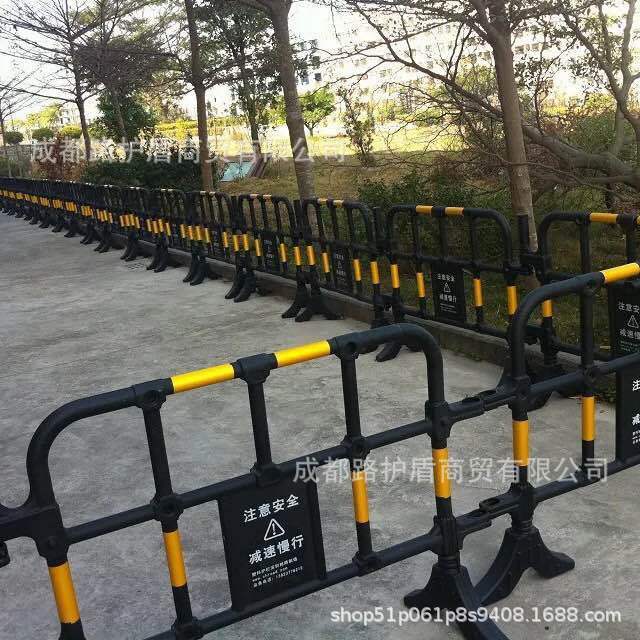 1.4米黑色塑料护栏施工围栏道路防撞胶马大板广告位护栏塑料铁马3