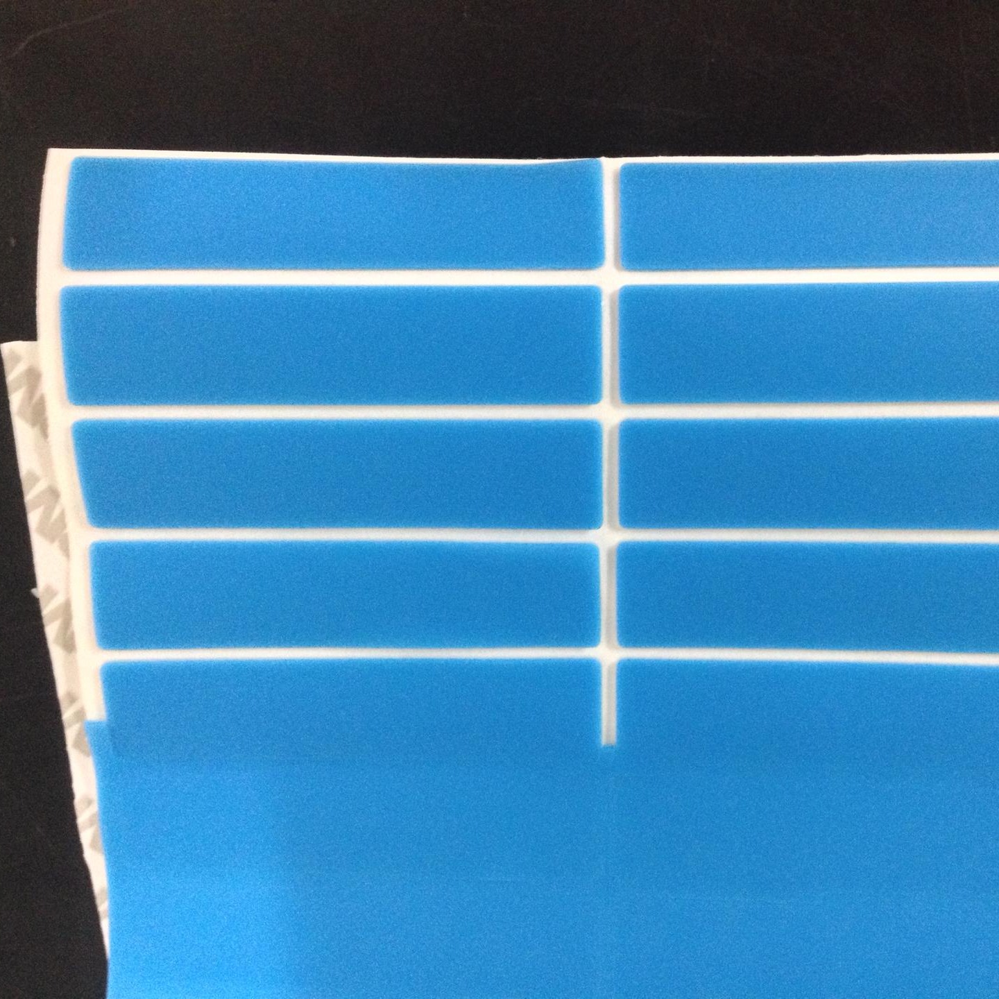 厂家专业生产硅胶防滑垫 红色硅胶垫 硅胶背3M胶垫 彩色硅胶垫 蓝色硅胶垫 黑色硅胶垫