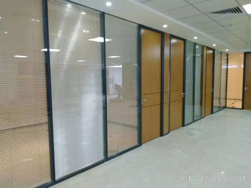 迪高玻璃隔断用途 牢固耐用隔音环保 酒店玻璃隔断生产厂家