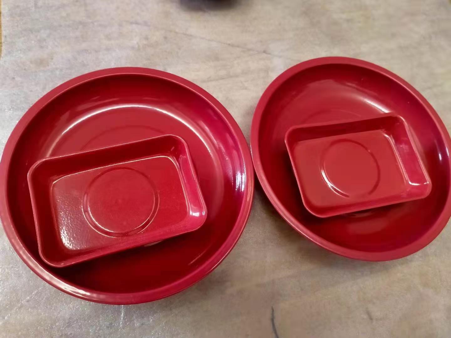 红色喷塑磁性收纳碗 汽保机修磁力盘 底部装配磁铁 网上热销磁碗 可以牢牢吸附在铁制品上在倒挂状态磁碗和小零件都不会滑落7