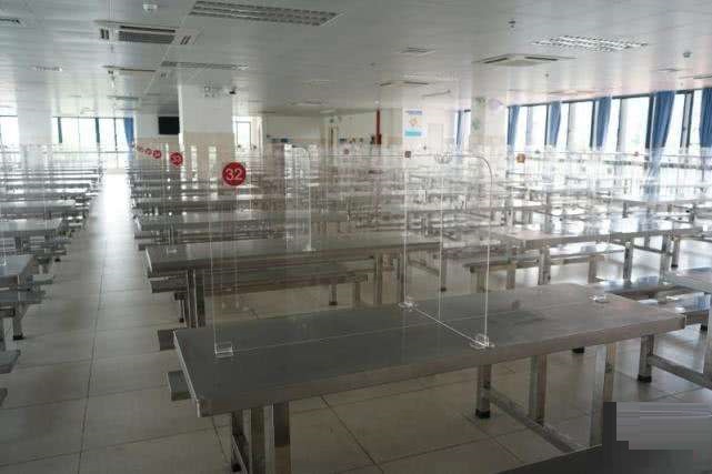 学校企业餐厅疫情专用防飞沫餐桌办公桌隔离板 亚克力板卓尼板材 挡板透明有机玻璃9