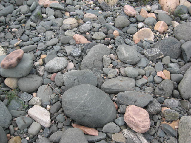 园林景观河滩石产地批发 大型河滩石 沙石、砾石、卵石 河滩水冲石9