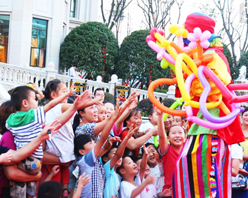 派对气球 扎气球表演 小丑扎气球 现场气球派发 上海气球布置 扎气球暖场活动3