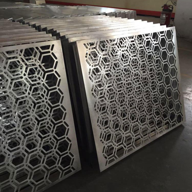漳州深灰色氟碳漆喷涂铝板 建筑冲孔铝单板规格齐全 穿孔装饰铝单板