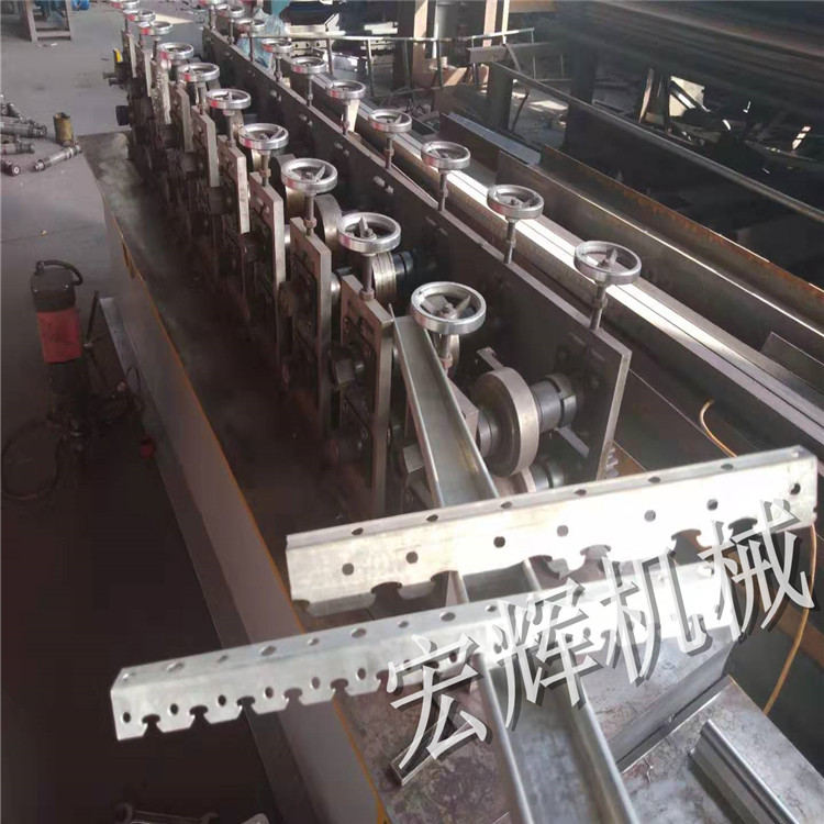 全自动龙骨制造设备 河北轻钢龙骨机生产厂家 轻钢吊顶龙骨加工机器8