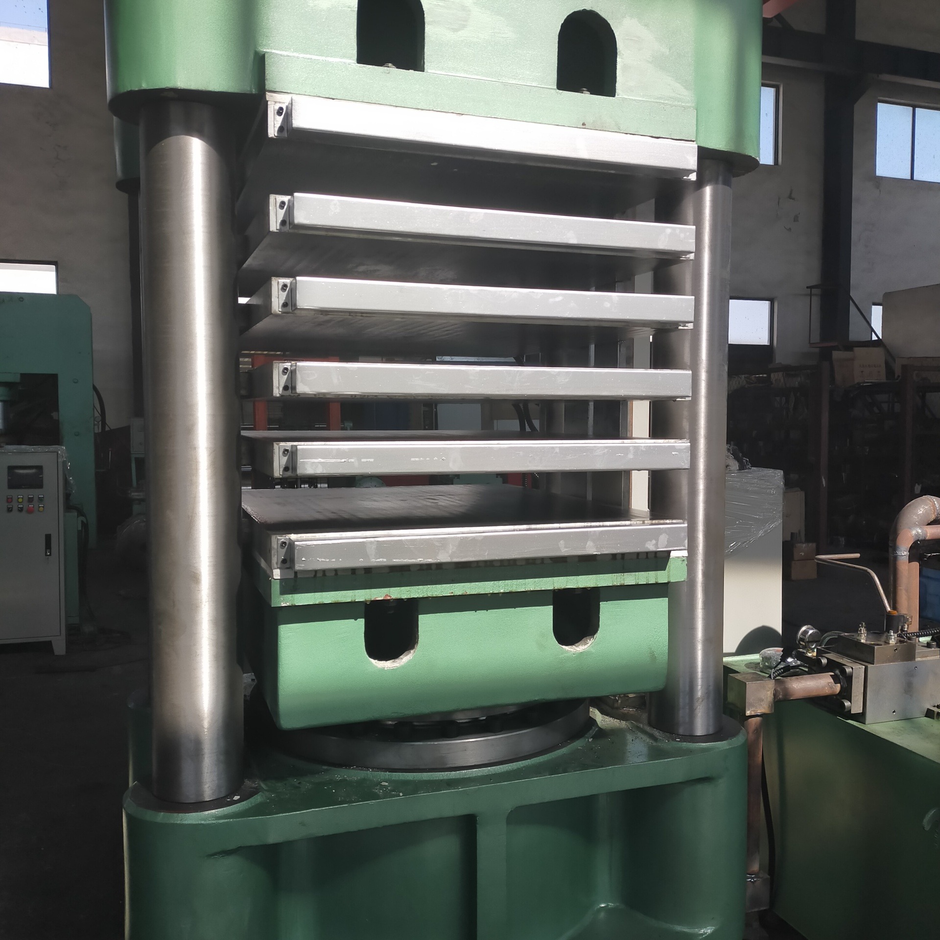 300吨 减震器 品质保证 专用硫化机 可订制 热压成型机