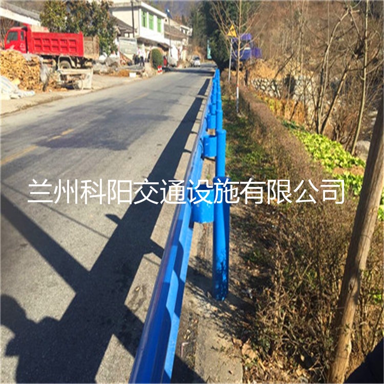 专业的施工安装队伍 公路护栏厂家直销 乌鲁木齐波形护栏板