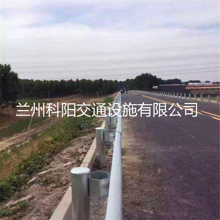 厂家专业从事公路护栏板研发生产 宁夏吴忠波形梁护栏4