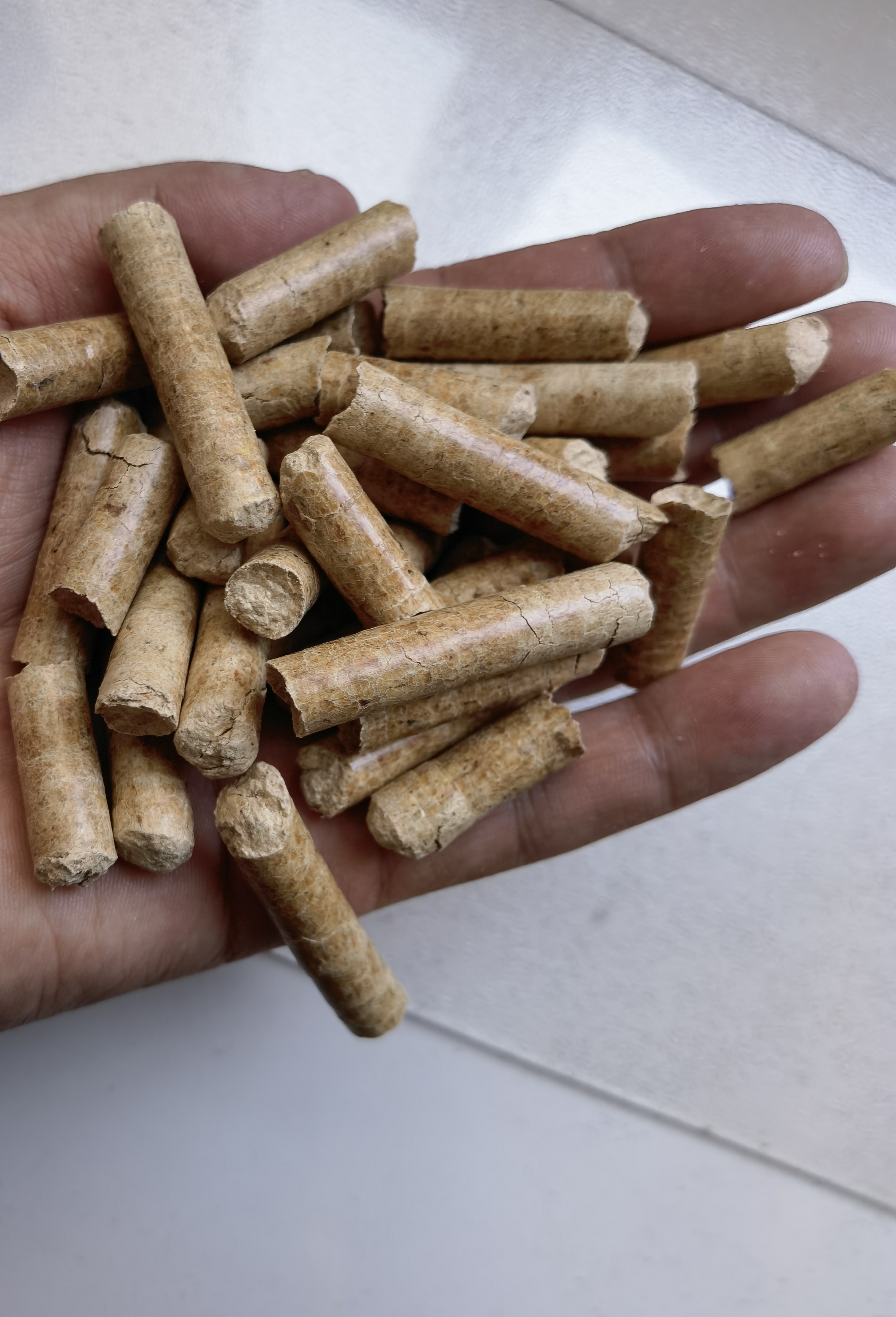 灰1全国发货 樟子松颗粒 生物质颗粒 实木颗粒板 热量4200 康博宇颗粒厂家木颗粒2