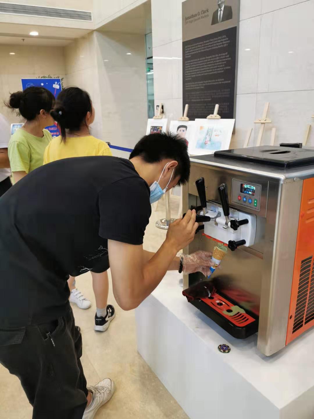 DIY自制软冰淇淋机出租 设备租赁 江浙沪地区提供冰淇淋机租赁5