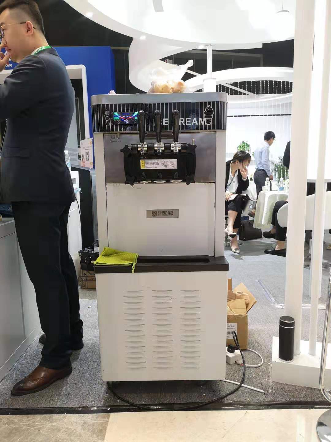 DIY自制软冰淇淋机出租 设备租赁 江浙沪地区提供冰淇淋机租赁8