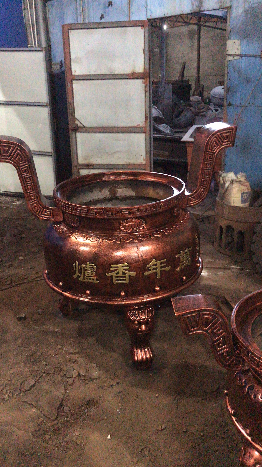 香炉铸造铸铜圆形香炉 圆形小香炉带盖圆四龙柱香炉价格7