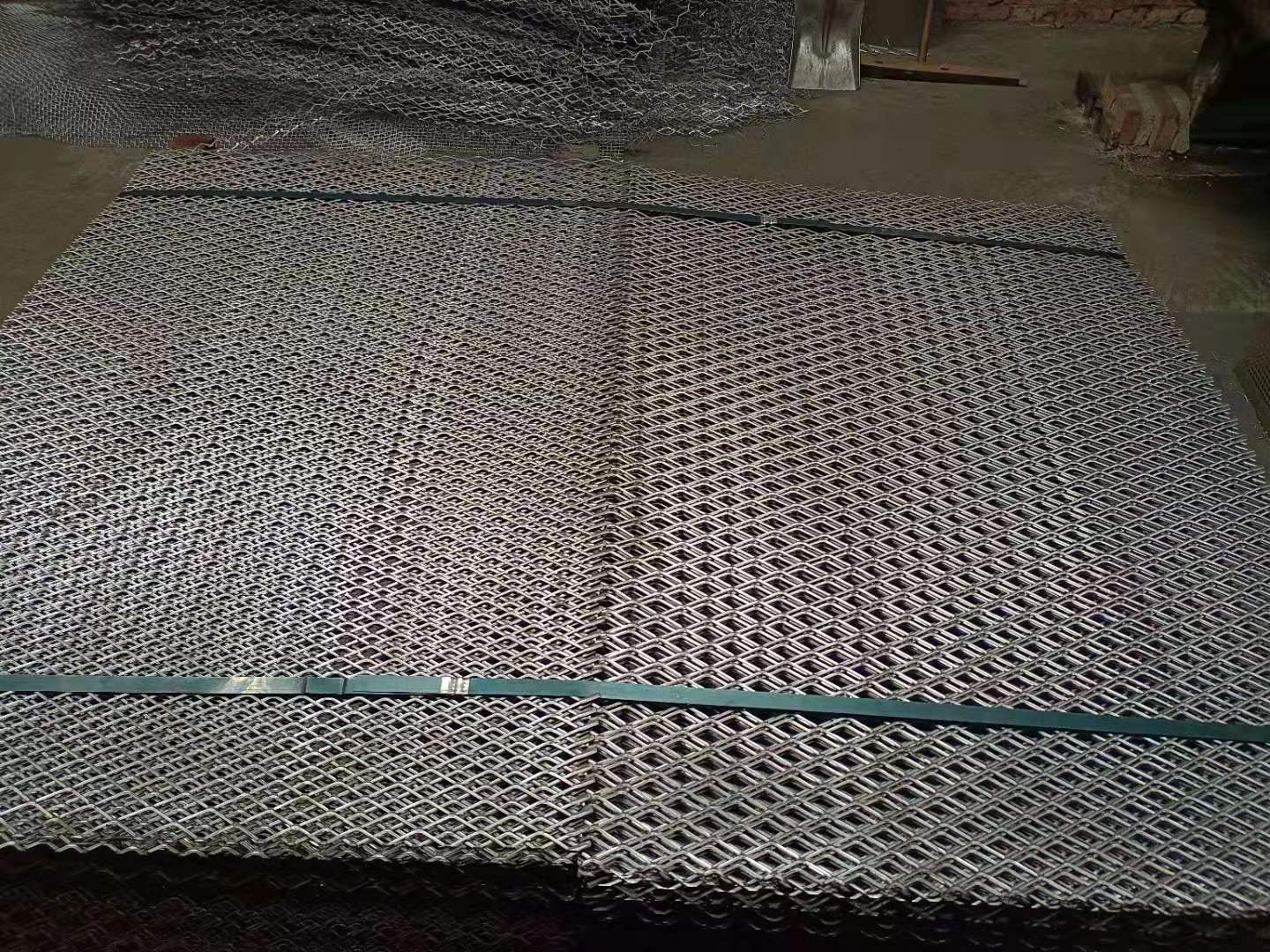 钢板网压平 平枥 钢板网裁剪 钢板网较平 金属板网 钢板网加工1