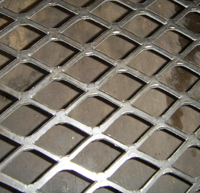 不锈钢菱形钢板网 金属扩张网 喷塑 河北平枥专业生产镀锌钢板网 不锈钢钢板网 护栏用钢板网3