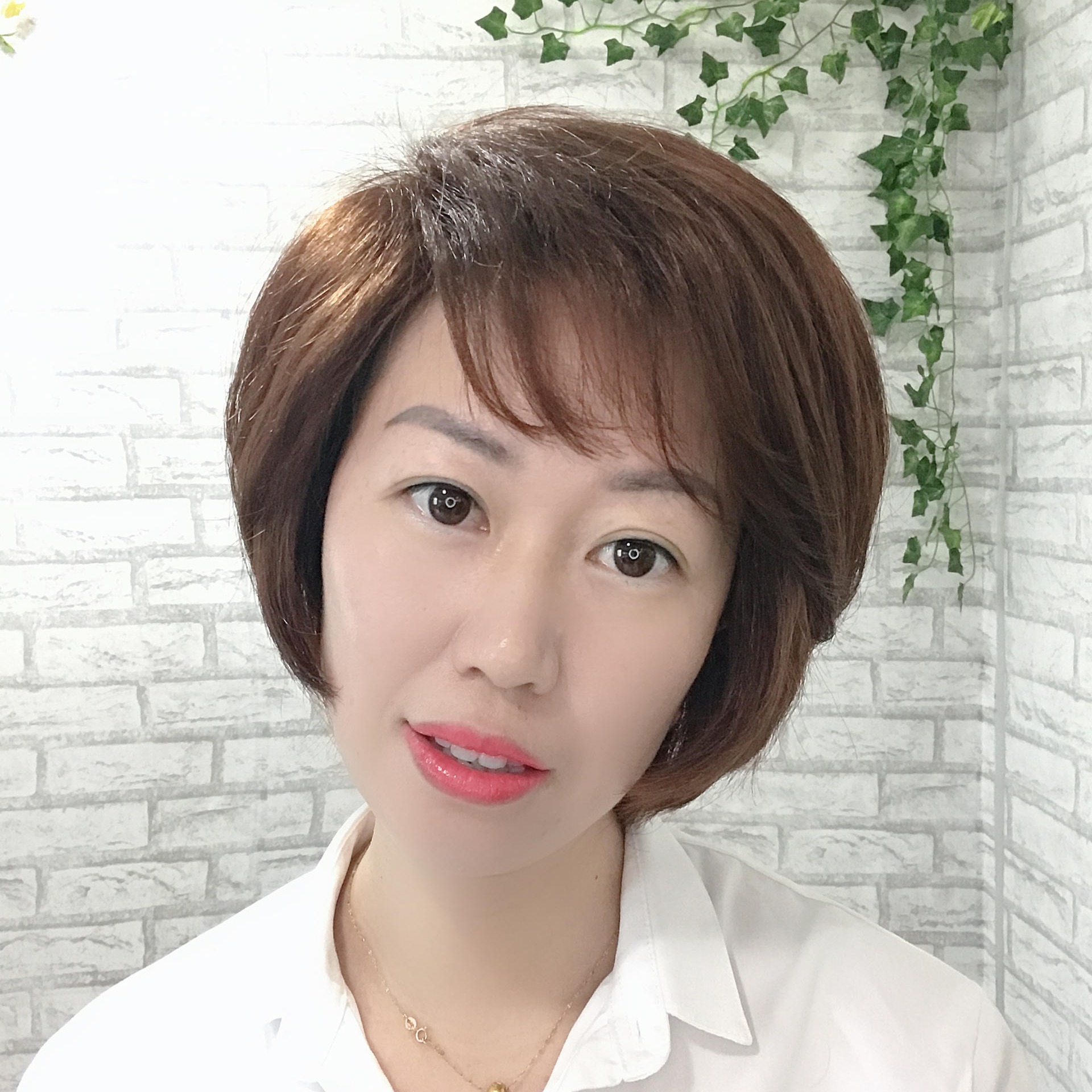 中年女士假发发型发套发片上海艾哲丽假发专业修剪 真发假发