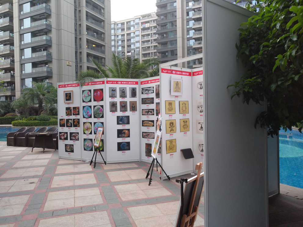 上海务美儿童书画 展示架 绘画 油画作品展览展示活动展板架出租5