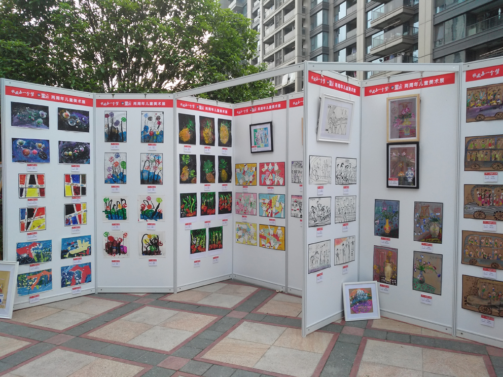 上海务美儿童书画 展示架 绘画 油画作品展览展示活动展板架出租1