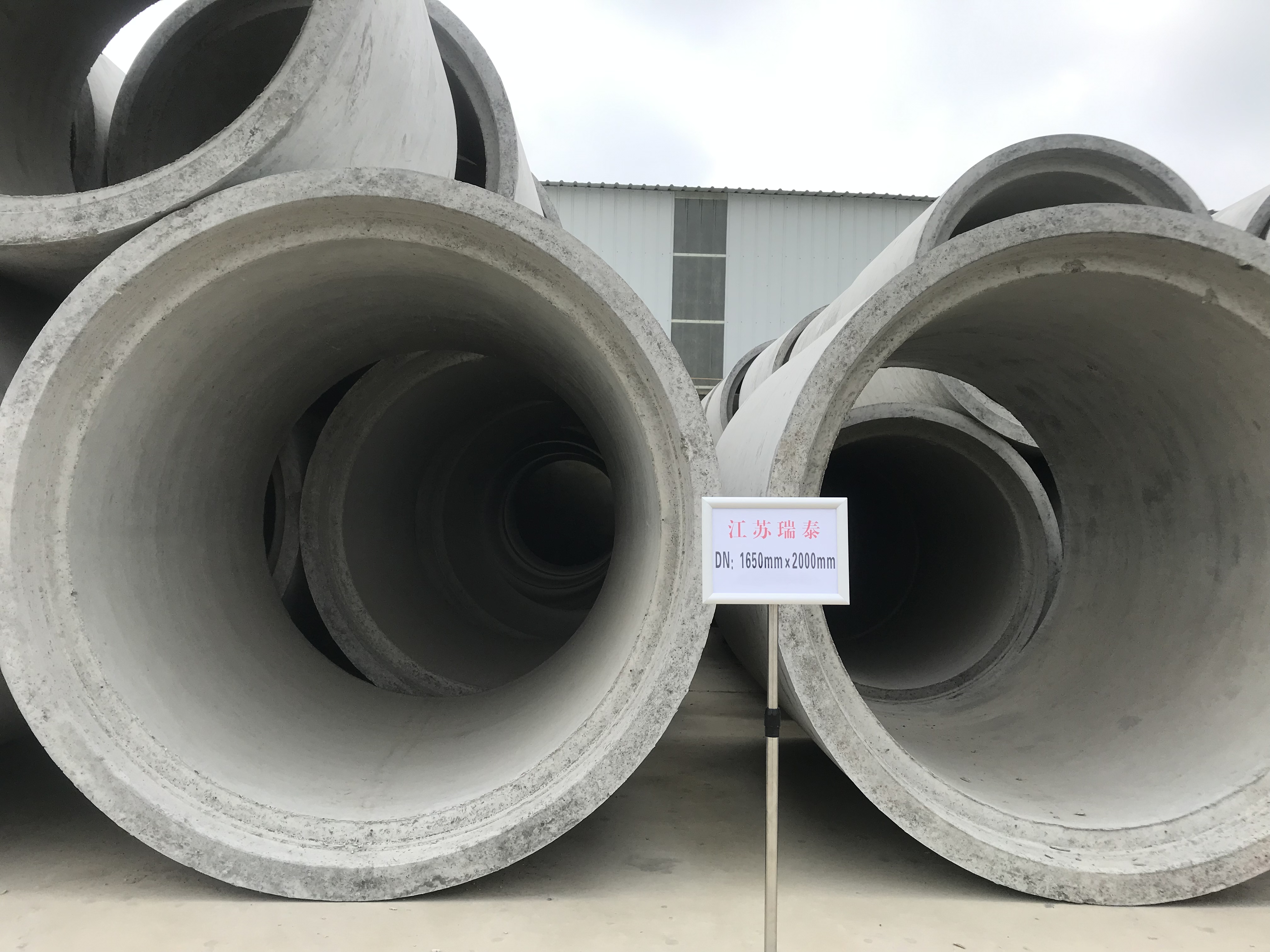 钢筋混凝土排水管厂家：DN2200企口管 承插口管 平口管 顶管6