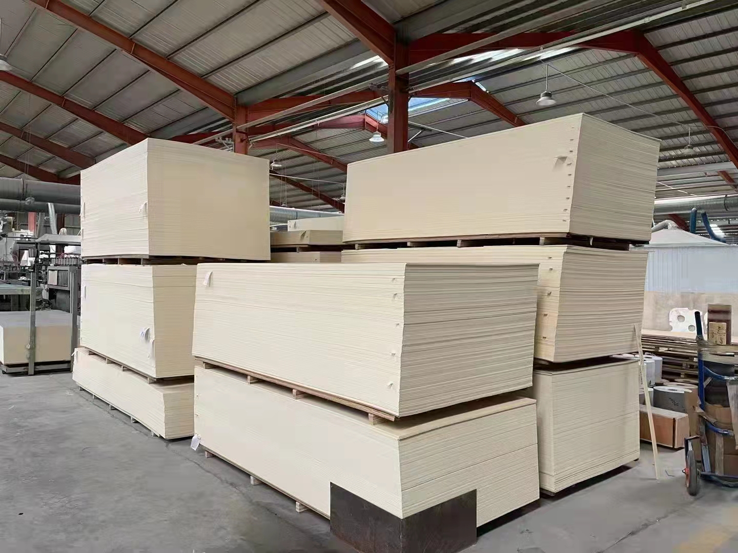 绿康直供竹木纤维木饰面板厂家批发 室内免漆实心木塑护墙板环保阻燃材料7