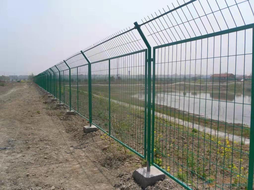 铁路框架护栏网 绿色浸塑学校围栏 领诺丝网 铁丝网 外墙围栏5