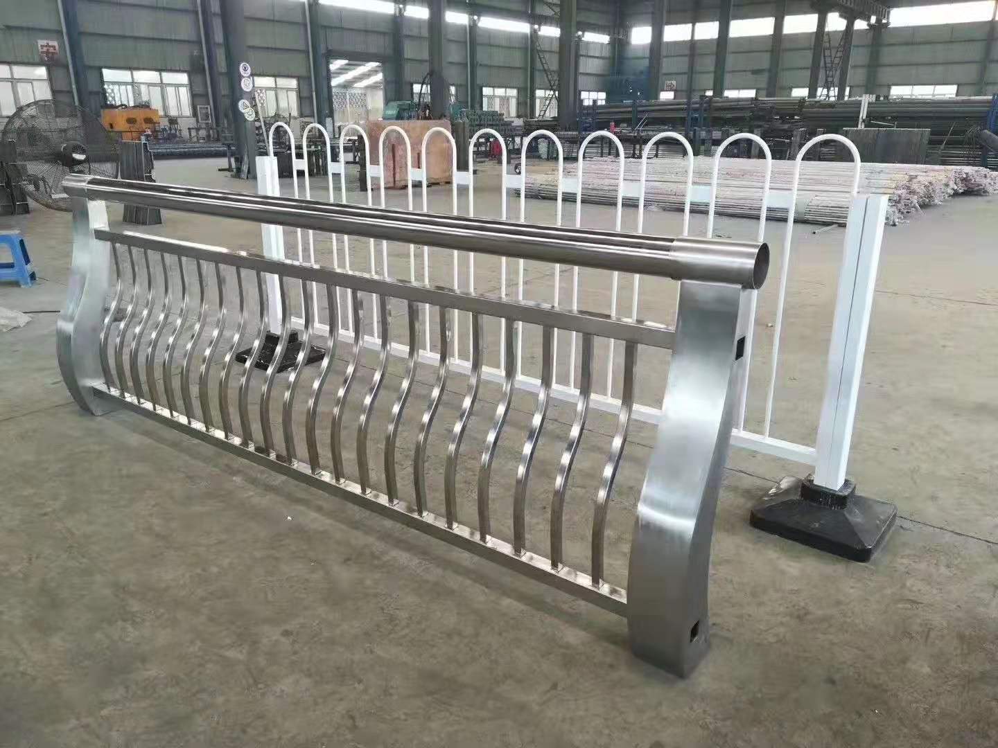 交通防护栏杆绿洲护栏货源充足还便宜 89×2.5不锈钢复合管7