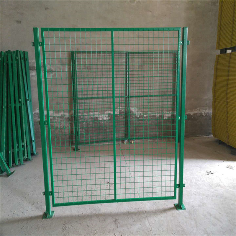 优质护栏网阻车桩专业安装 浸塑防护网 车间隔离网6
