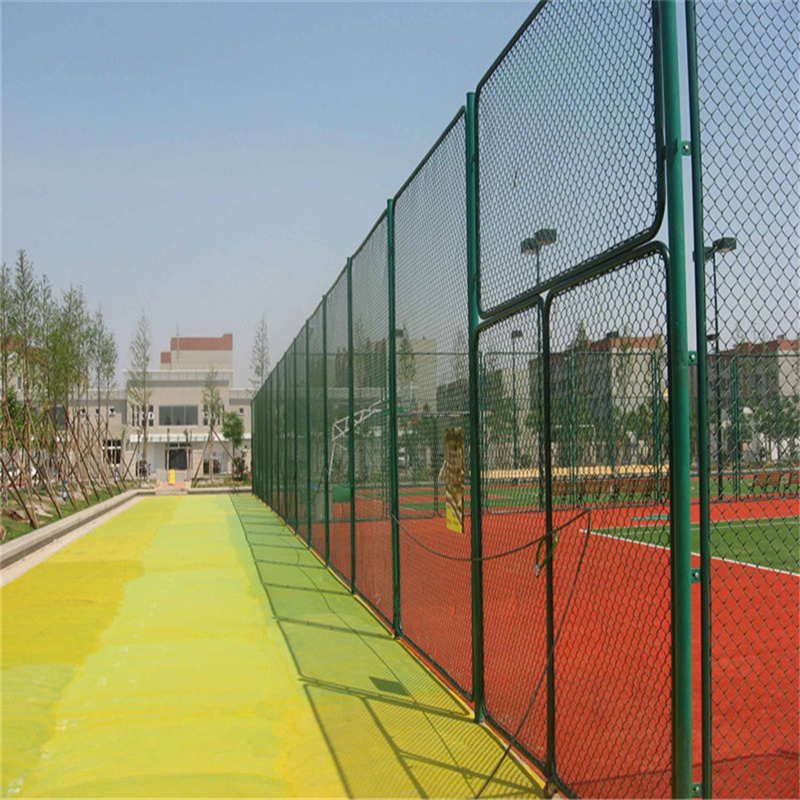高网体球场网 优质护栏网阻车桩专业安装 浸塑体育围网7