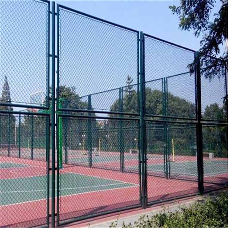 高网体球场网 优质护栏网阻车桩专业安装 浸塑体育围网3