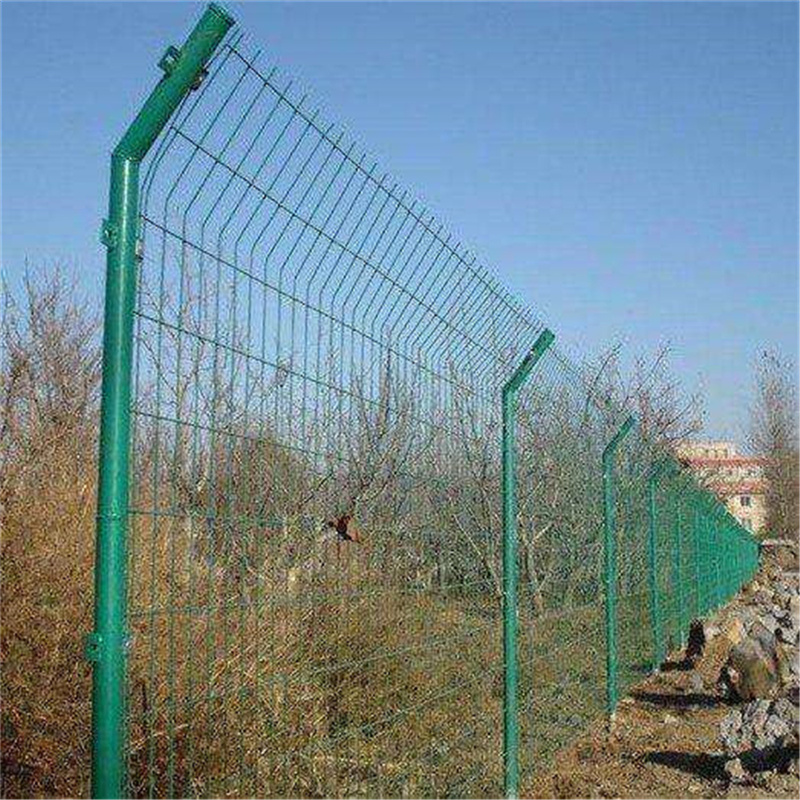 高速公路隔离护栏 优质护栏网阻车桩专业安装 双边丝护栏网4