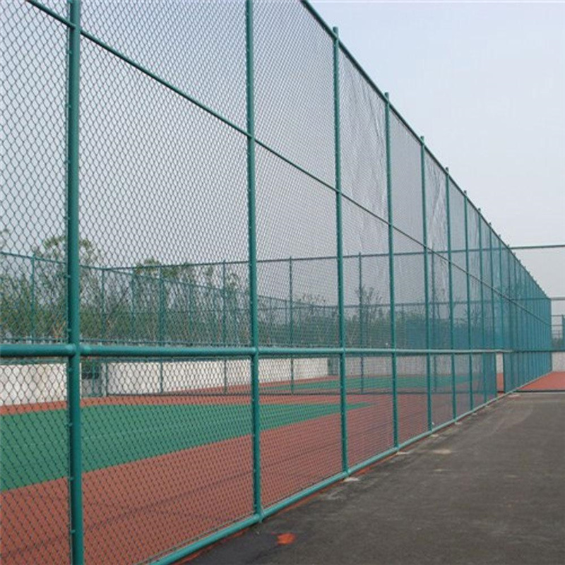 高网体球场网 优质护栏网阻车桩专业安装 浸塑体育围网9