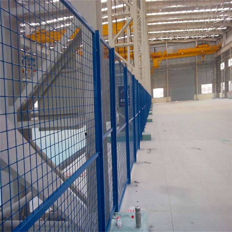 优质护栏网阻车桩专业安装 浸塑防护网 车间隔离网
