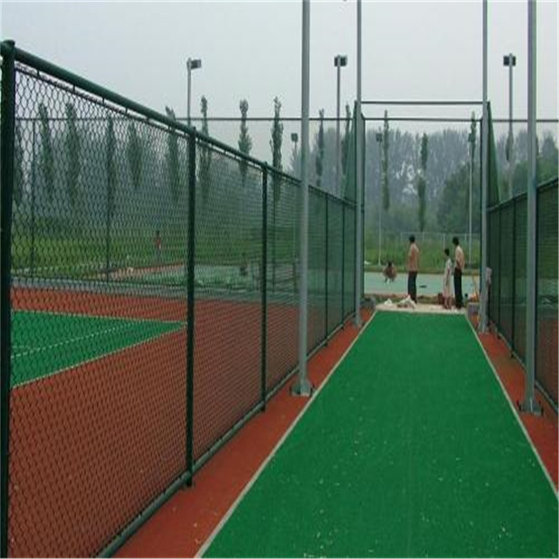 高网体球场网 优质护栏网阻车桩专业安装 浸塑体育围网5