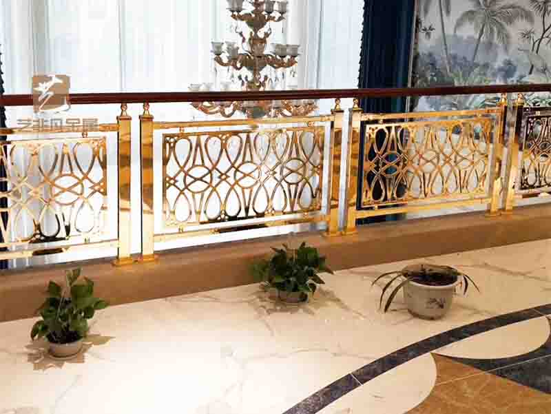 南京奢华度假酒店安装楼梯扶手 铜艺精雕楼梯护栏将空间表现得4