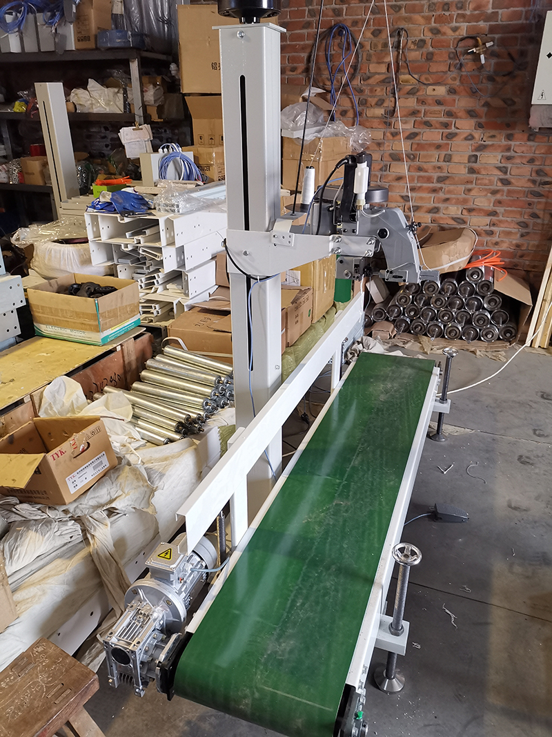 厂家供应LFS-2000C型小型输送缝包机组（自动切线） 供应化肥水泥编织袋缝包机 青县国安1