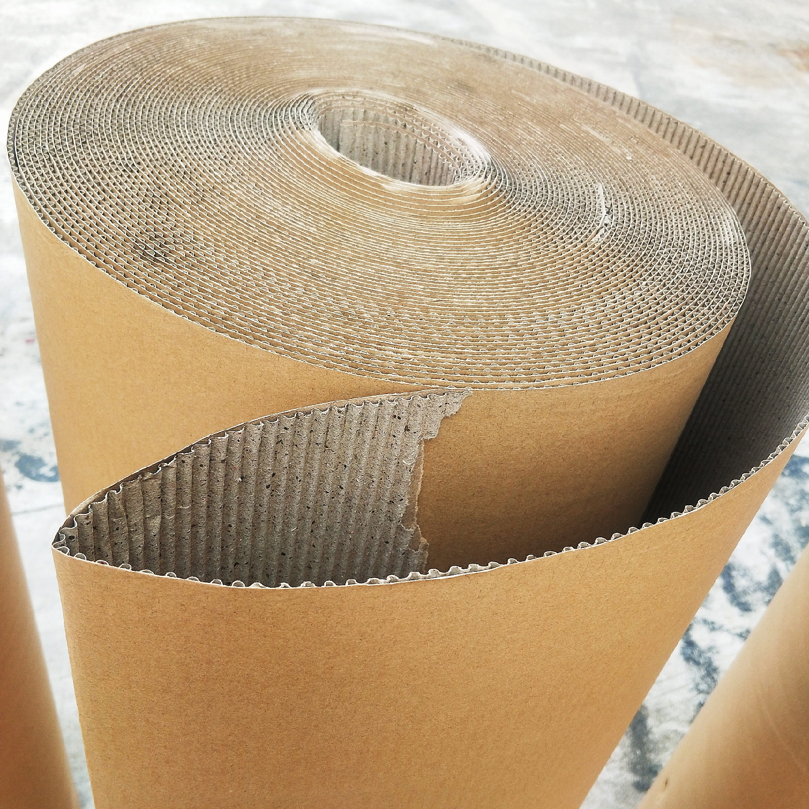 瓦楞纸 保护卷纸 波纹纸 双层瓦楞见坑纸 装修铺地板保护纸 C3见坑纸 波浪纸4