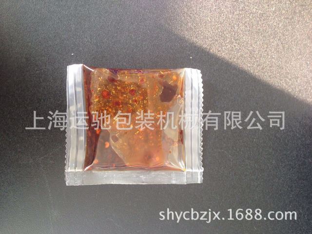 运驰小型立式包装机　沙拉酱包装机　酱类　膏体多功能包装机 yunchi2