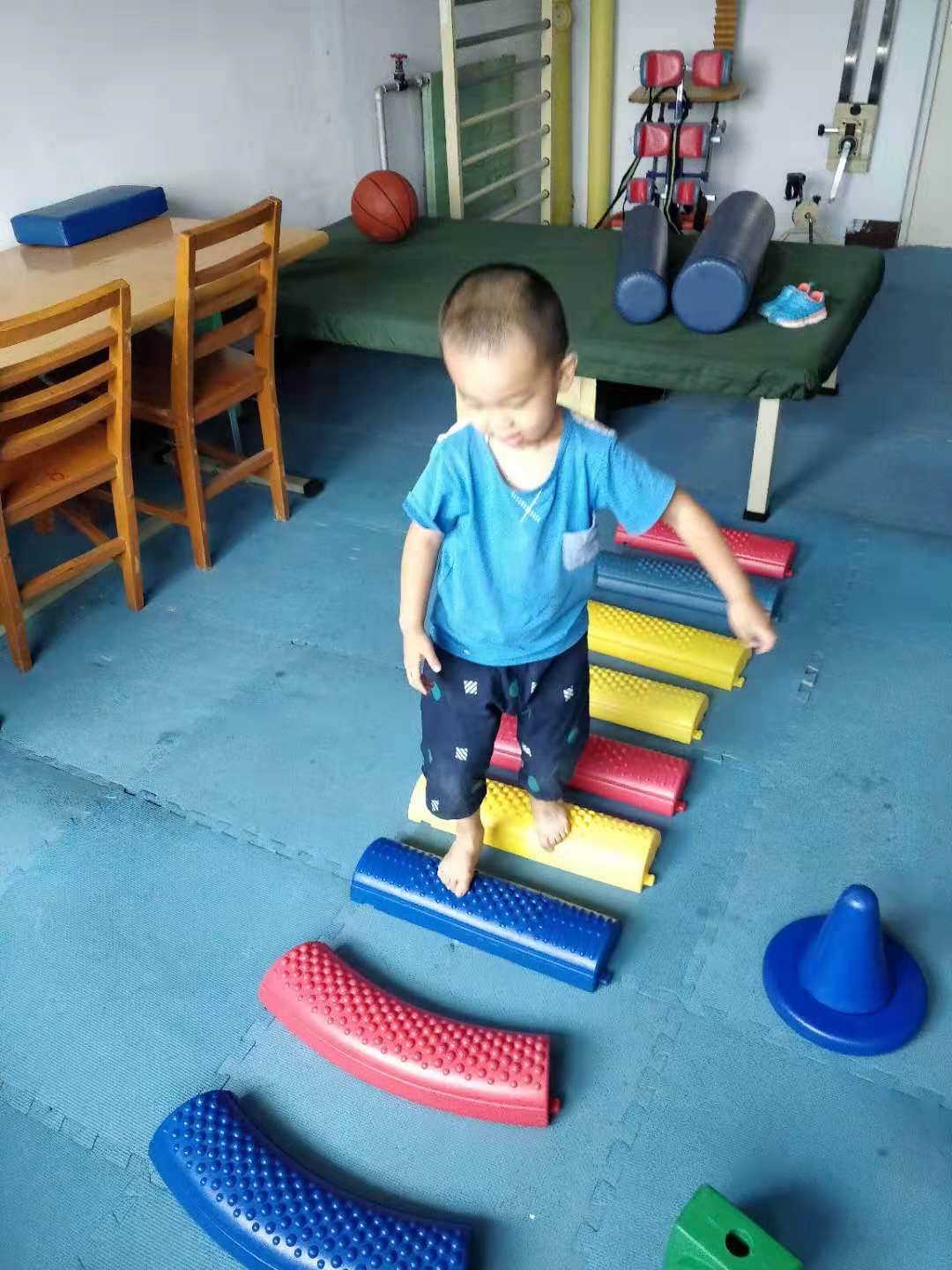 专业的肢体残疾儿童康复训练推荐优惠的肢体残疾儿童康复训练2
