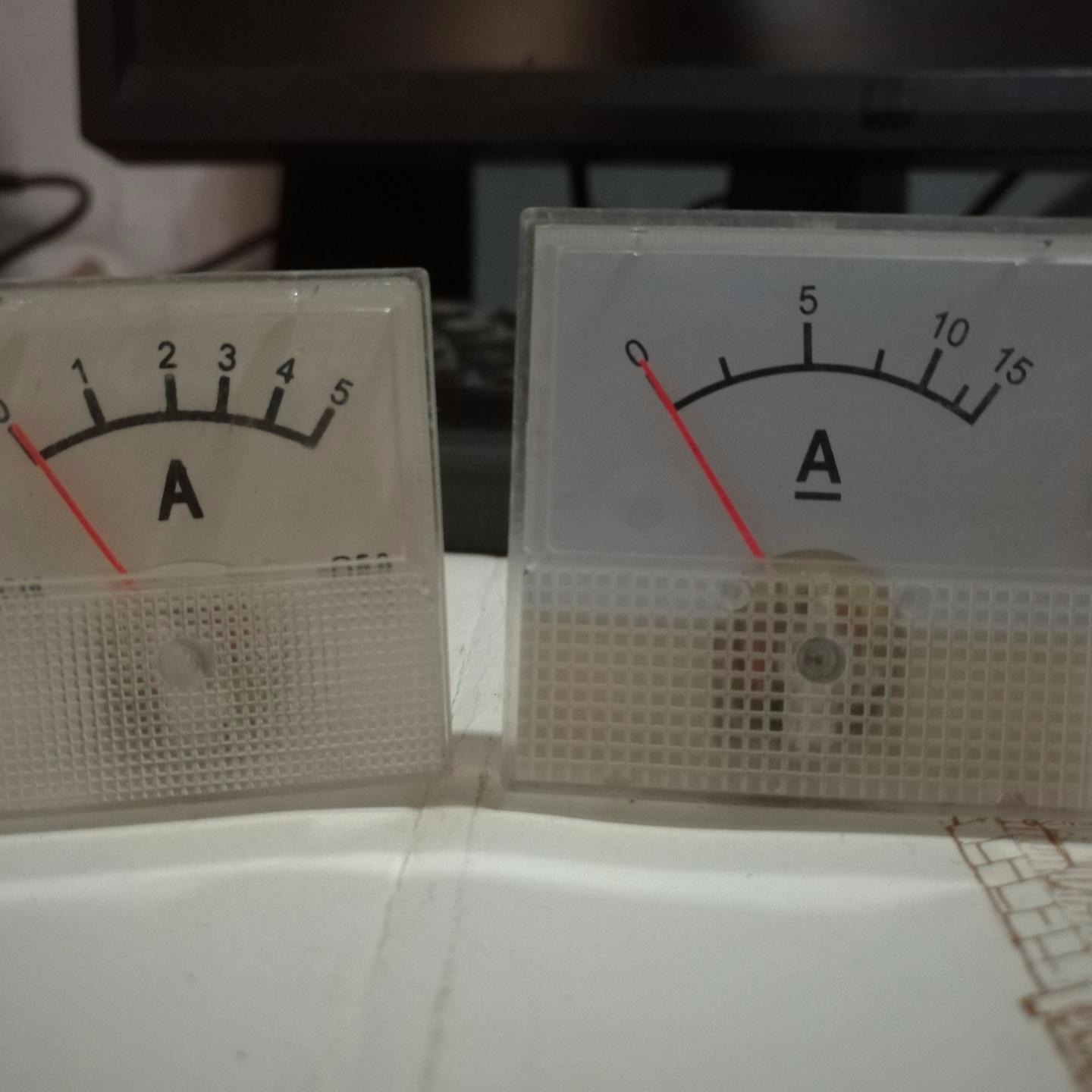 电压测量仪表 电流表 调压器 电压表 稳压器1
