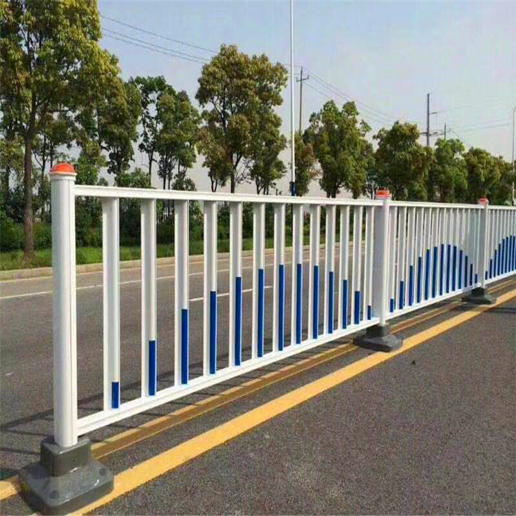 铸信诚供应 公路护栏网 高铁防护栏 阳台护栏3