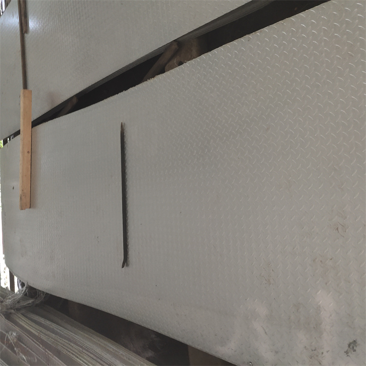 镀锌板 厂家直销热镀锌花纹板防滑钢板亮面花纹板现货7