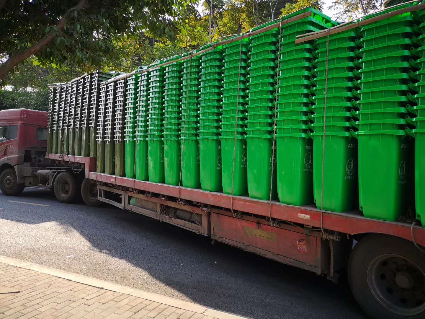 西昌市城市街道120L加厚塑料垃圾桶 pe注塑环卫塑料垃圾桶厂家7