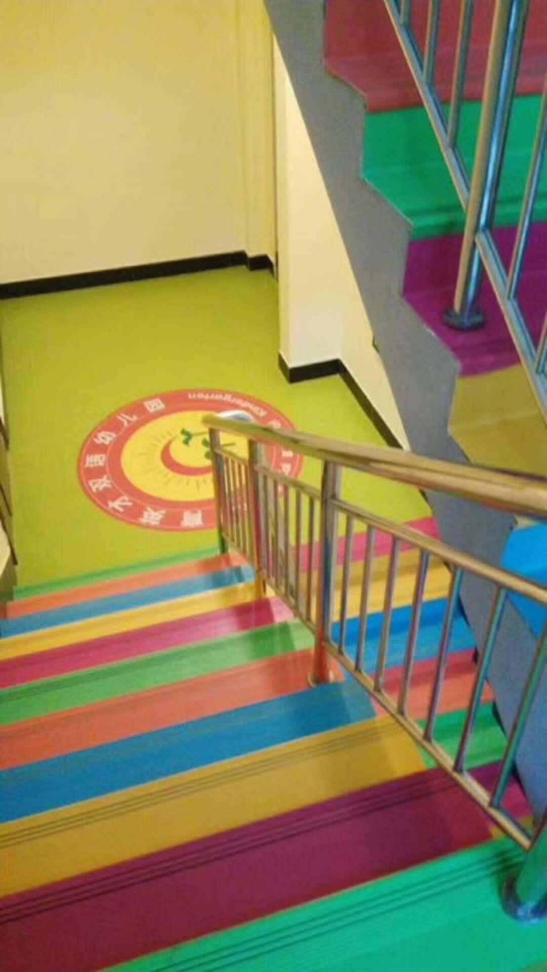 其他地板 正蓝塑胶厂家直销 楼梯上要安装可以静音防滑的地板