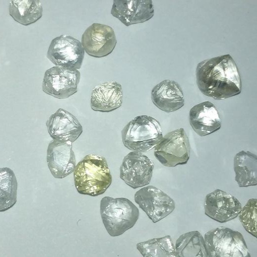 现货供应天然金刚石白色钻石原石5-70分宝石级白色钻石毛胚原料4