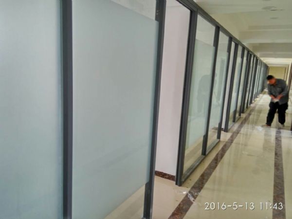 通用包装 双玻璃百叶隔断墙厂家批发安装 徐州办公玻璃隔断墙