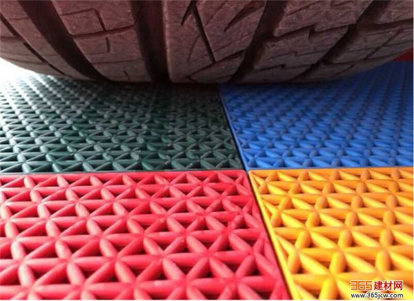 篮球场运动拼装地板 塑料建材