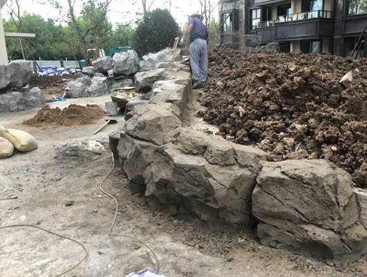 武汉水泥塑石假山景观驳岸已完工 石材